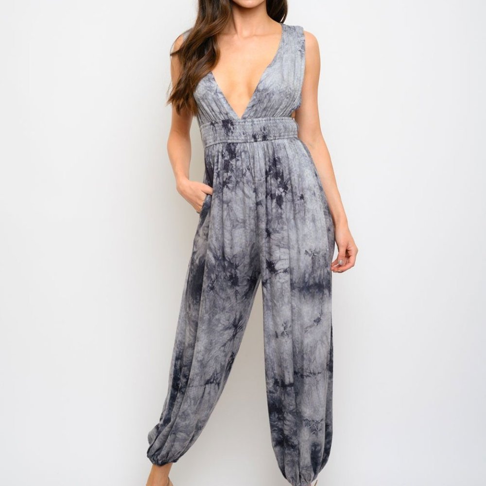 WOMEN'S TIE DYE SMOCKED WAIST V-NECK JUMPSUIT
